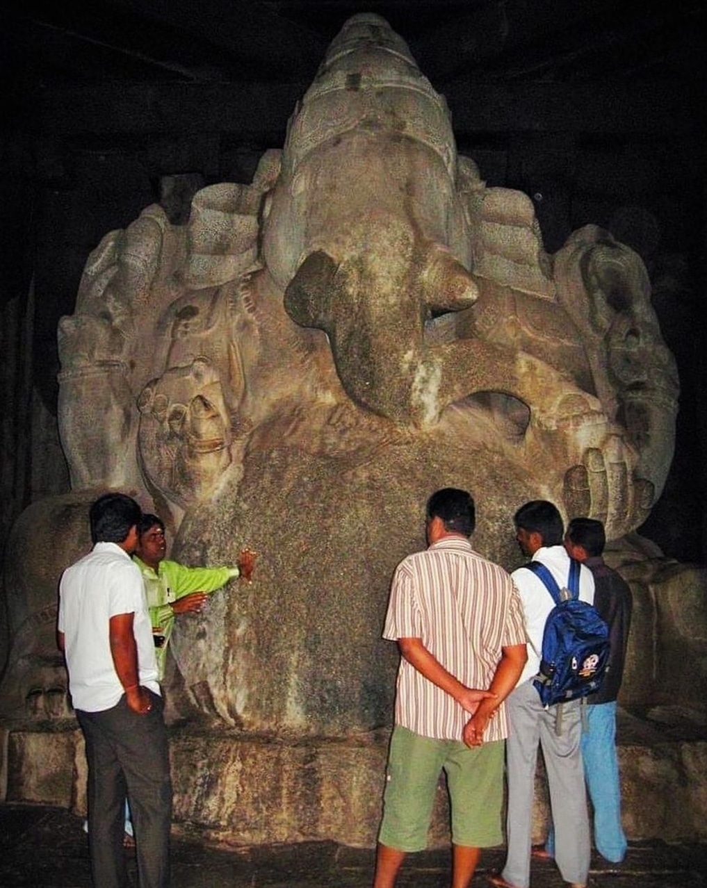 A massive Kadalekalu Ganesha statue