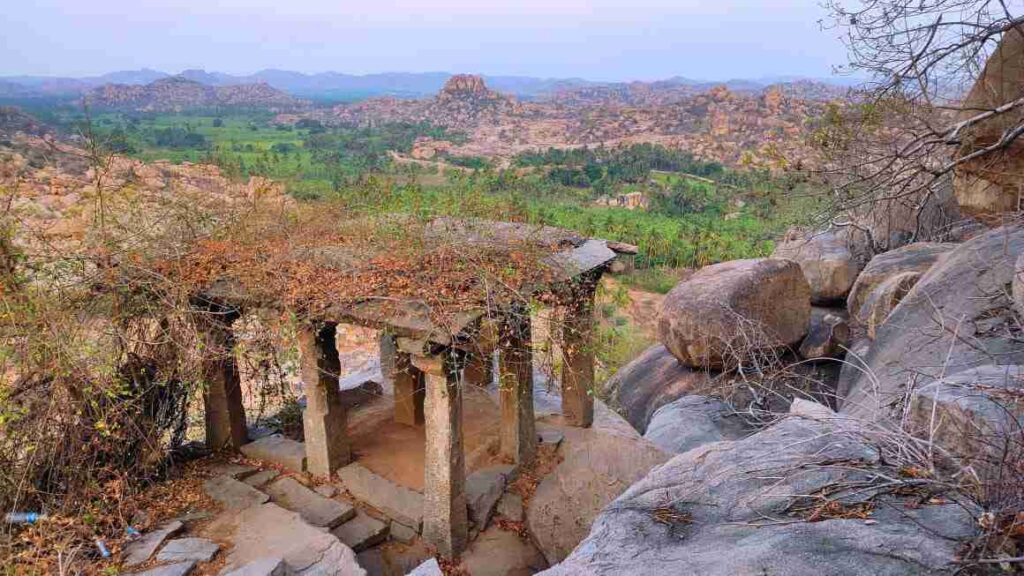 A small pavilion along the pathway from Achyutaraya Temple to Matanga Hill offers a beautiful viewpoint