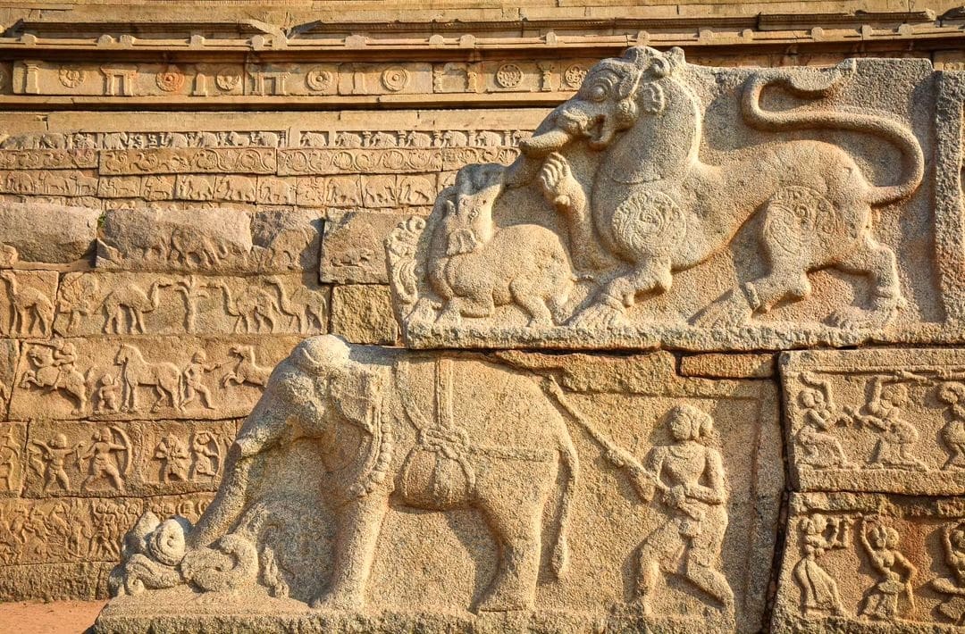 The beautifully carved sculptures on the walls of Mahanavami Dibba - 3