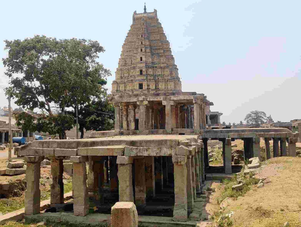 In Hampi Bazaar, single and double-storied pavilions with ruins near the Virupaksha Temple
