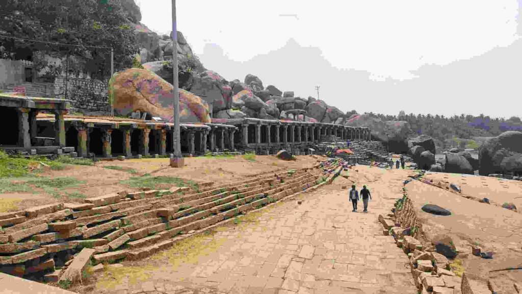 Pavilions lining up in a long row at Chakratirtha