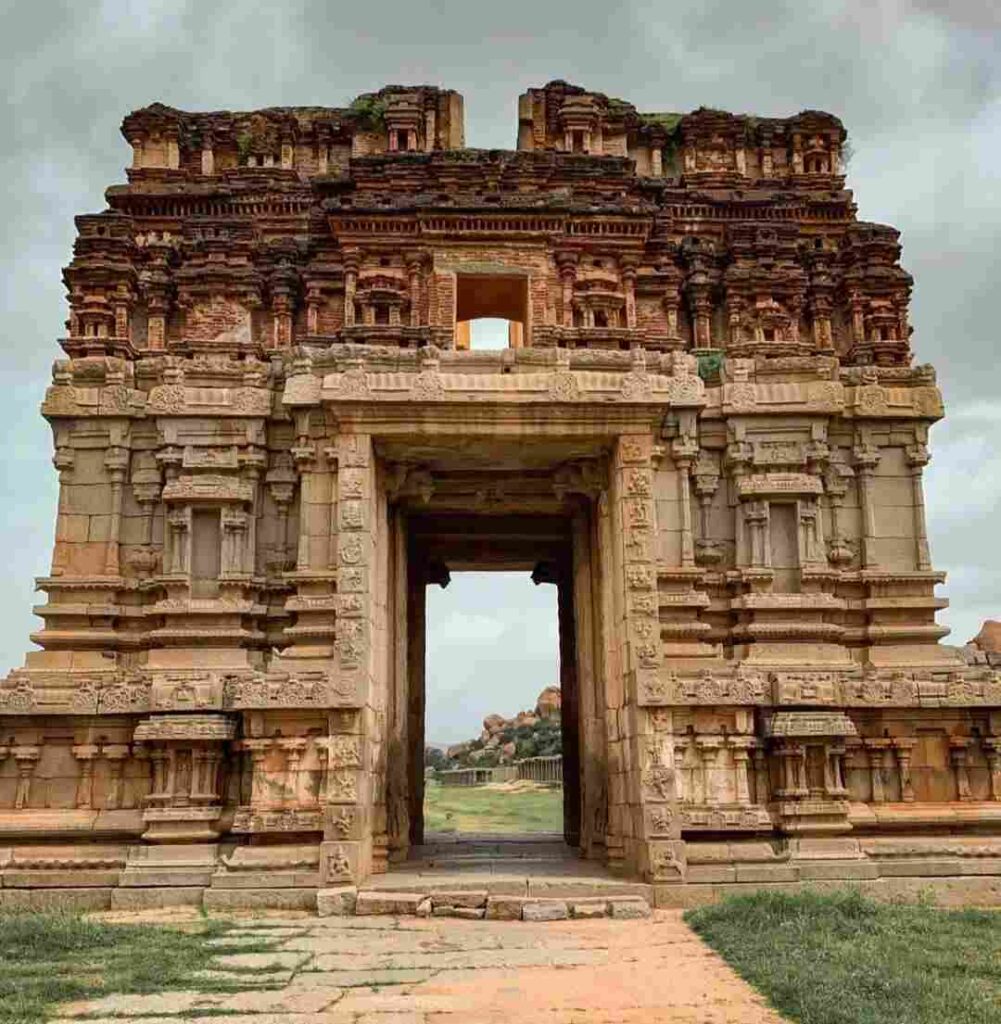 The north-facing main entrance tower of the Achyutaraya Temple