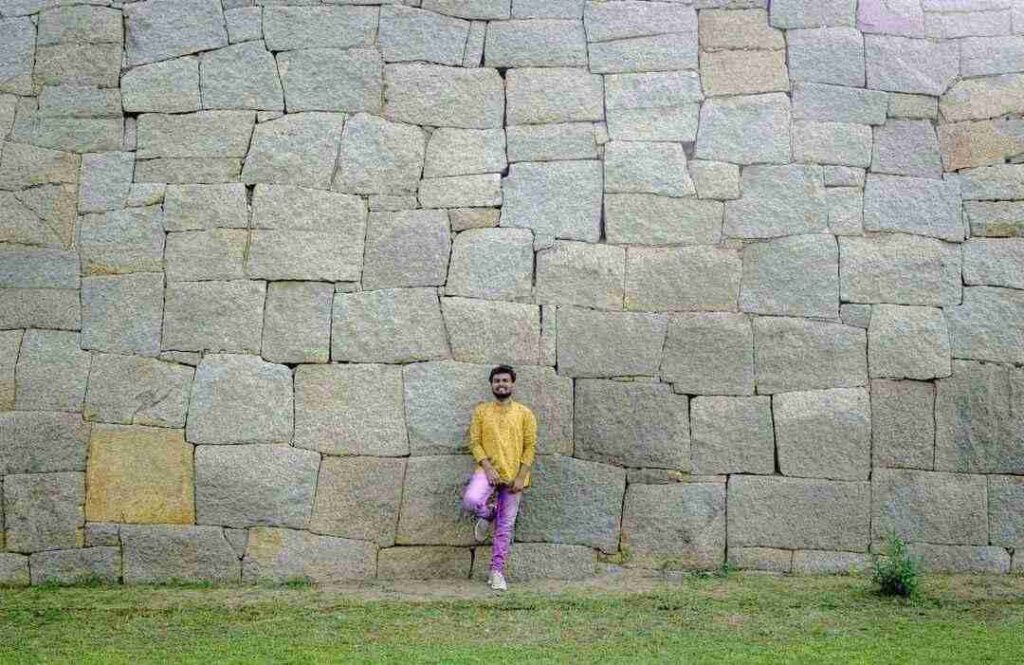 The tallest fortress wall adjacent to the Lotus Mahal