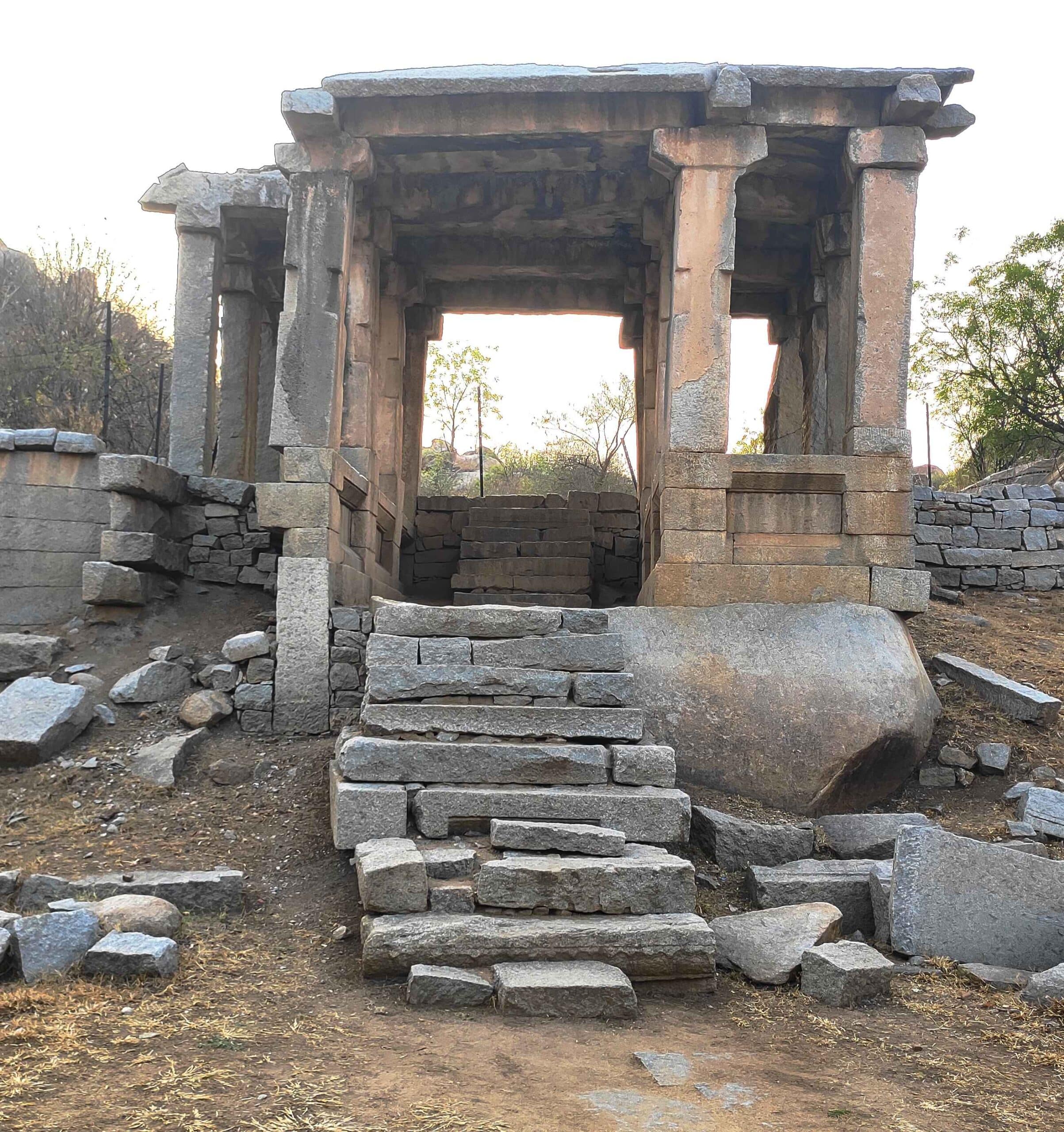 This small mandapam serves as a pathway leading to Hampi Bazaar and Matanga Hill