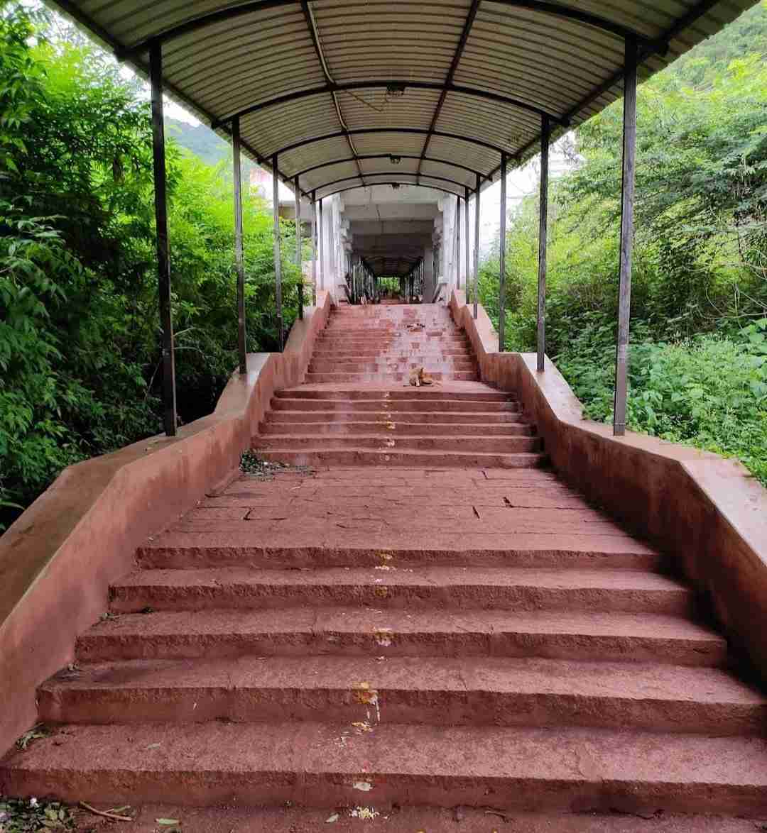 Well-Maintained and Comfortable Staircase